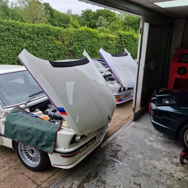Its always less painful if you bring a friend with you...

#m535i #e12m535i #e12 #bmwm #bmw #classicbmw #classiccars #5er #5series